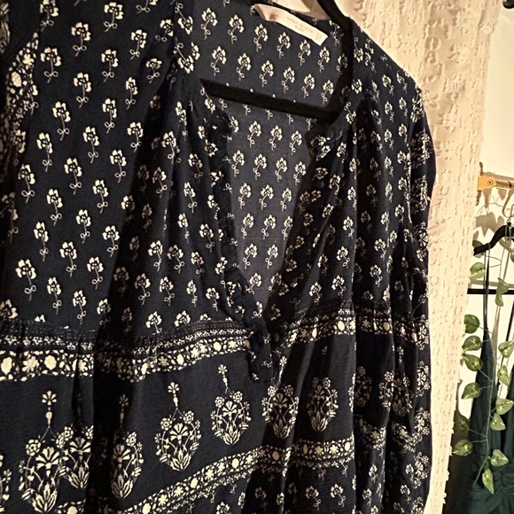 Trafaluc Collection Zara Medium Blue Floral Blouse - Picture 3 of 5